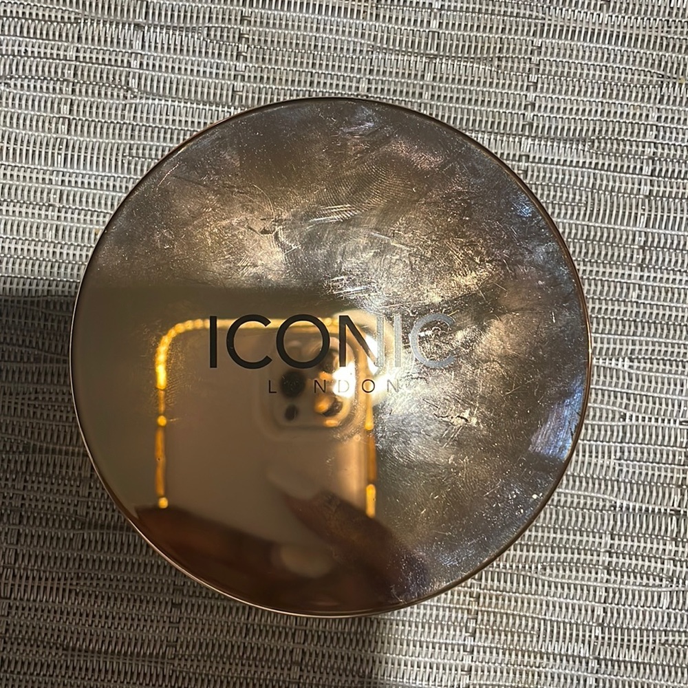 Iconic London ultimate bronzing powder. Shade; Warm Deep Bronze